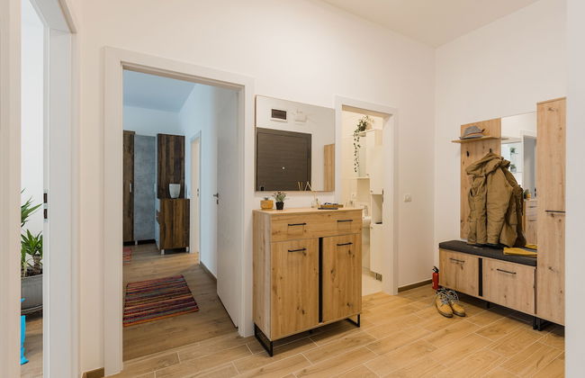 Essenza Charming Two BedRoom Apartment - Photo 2