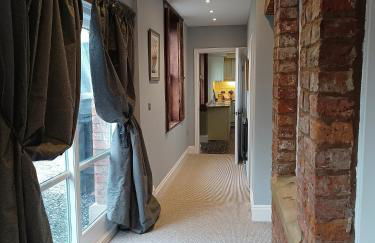 The West Wing at Eriviat Hall Hot Tub - Photo 79