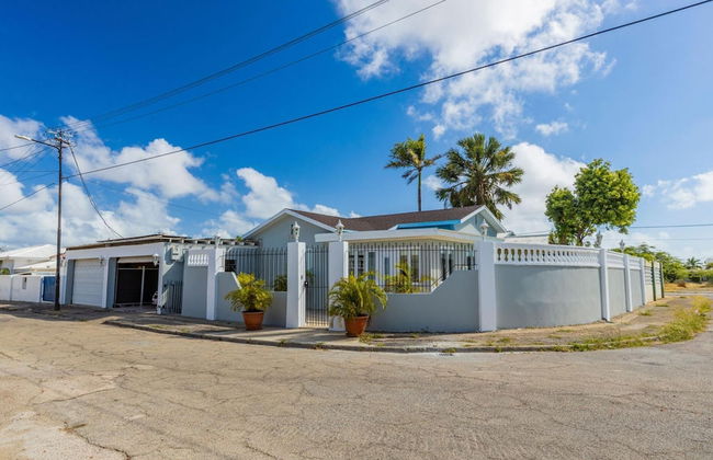 3BR Home w Pool in Downtown 5min Walk 2 Beach - Foto 25