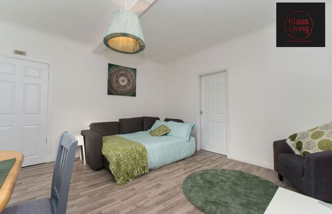 Two Bedroom House by Klass Living Serviced Accommodation Hamilton - Kenmar House With Parking & WiFi - Foto 14