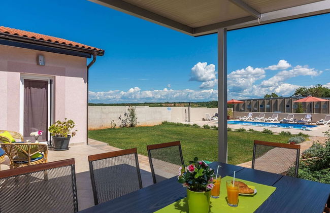 Villa in Novigrad With Private Pool - Foto 24