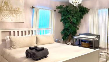 Beach Glam Abode - King Bed, BBQ, Beach Gear - Foto 3