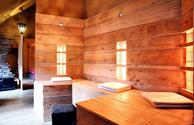 Relaxing Retreat Near Forests - Photo 23