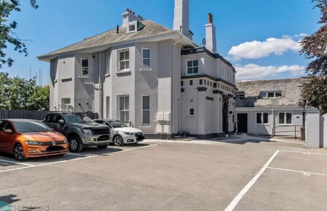 The Penthouse By Pureserviced - Photo 37