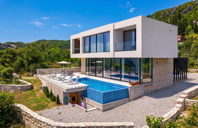 Pool Villa Luxoria Trebesin - Photo 1