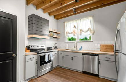 5-Star 2BR: Comfy, SuperHost Hospitality - Foto 12