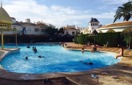 Bonita casa en urbanización privada muy cerca del mar y de Alicante - Foto 25