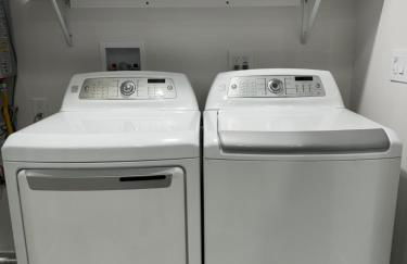 Modern Home for Large Families by Disney & Knotts - Foto 11