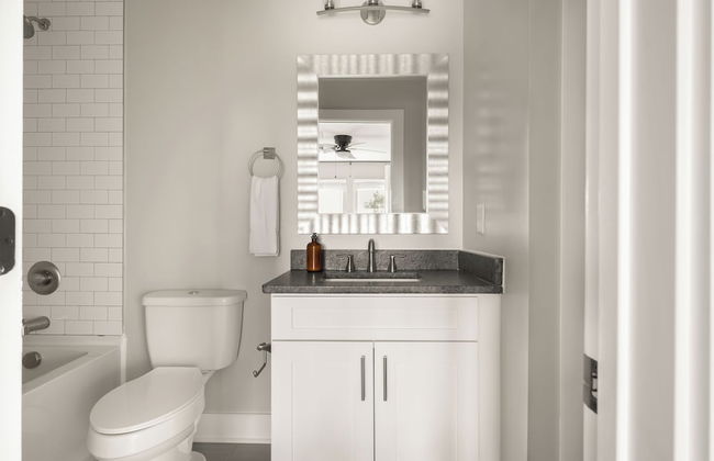 Cherokee by AvantStay – Contemporary Design in a Prime Location - Photo 55