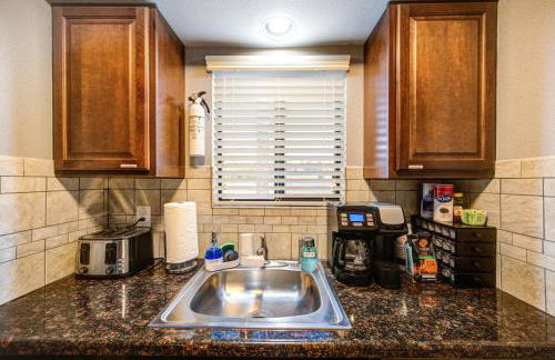 Serene Lakeside Beauty - Photo 8