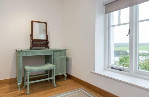 Lovely Cottage by Coastal Footpath & Surf Beaches! - Photo 19