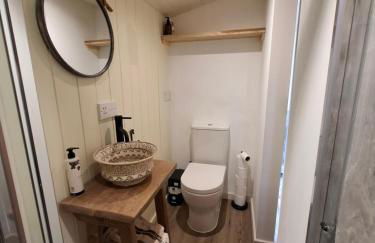 Luxury Shepherd's Hut - The Hyde - Photo 19