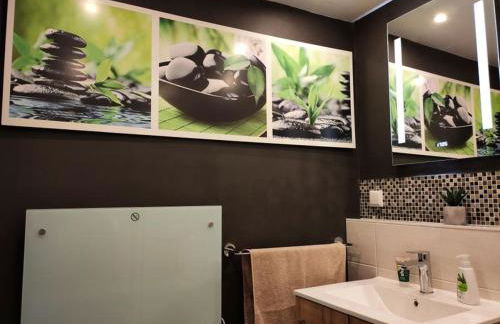 Ferienhaus Blaue Blume mit 11 kW Ladestation, Kamin, Terrasse, eingezäuntem Garten, Sauna, WLAN, Netflix, 2 Hunde willkommen! - Foto 39