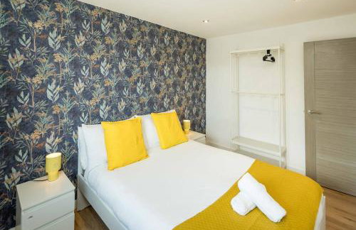 Family-Friendly 3-Bed House with Huge Garden - Foto 19