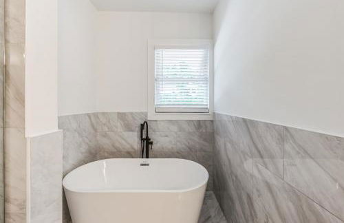 Centrally Located Home in Atlanta-10 Mins from GA Aquarium, Mercedes Benz Stadium, & Much More - Foto 8