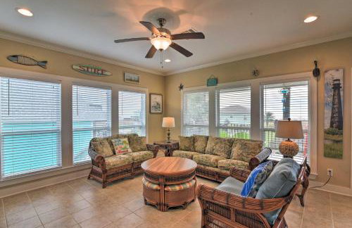 Ocean View and Grill Crystal Beach Bungalow! - Foto 4