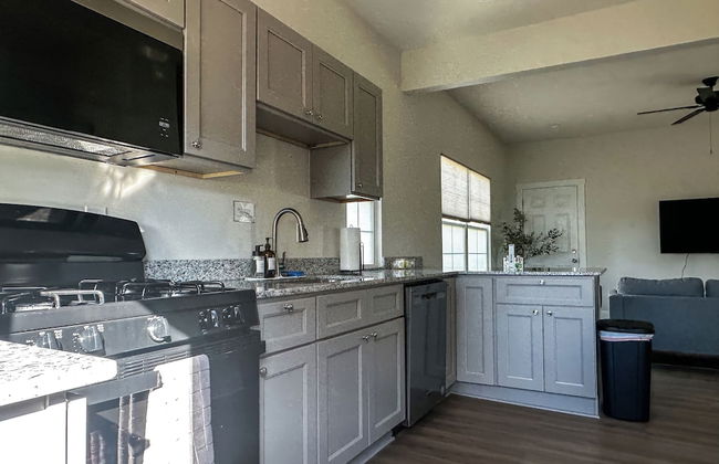 StayAE - Flamingo House - Photo 16