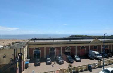 Barry Island Beachfront Apartment - Stunning Bay Views and Private Parking - Foto 22