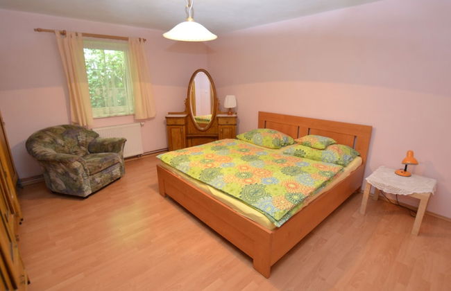 Comfortable Detached House With Large Garden - Photo 3