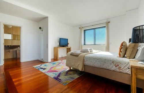 Skyview 2BR with Balcony and Garage - Foto 47