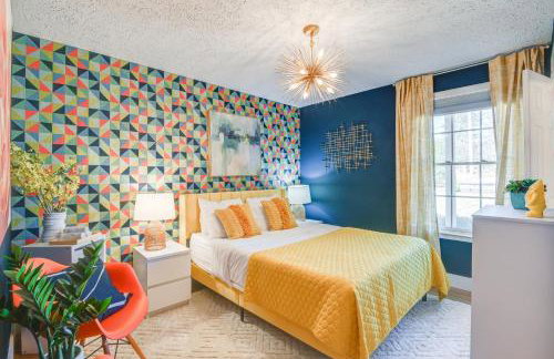 Family Home with Furnished Deck in Fairview! - Foto 13