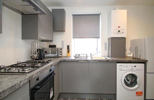 3-Bed Apartment Ideal for Contactors - Near Clyde Shipyard - 25 min Glasgow Airport - Photo 7