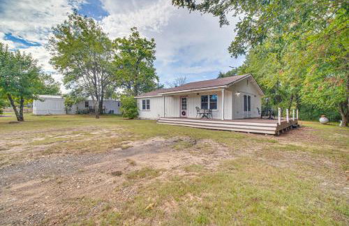 Rural Spiro Getaway with Private Deck! - Foto 19