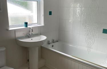 Bryntivy - a cheerful stone cottage close to beach - Foto 3