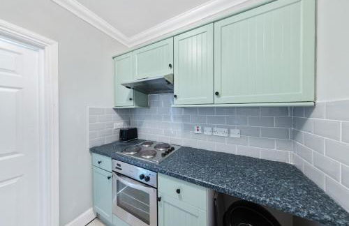 Modern King Bed WiFi Kitchen Perfect for Long Stay - Foto 11