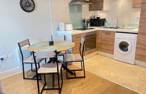 Central 1BR Flat for up to 4 - Lift Access - Photo 2