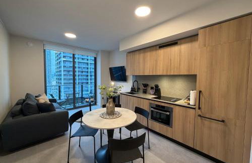 Downtown Condo with Den and Pool Access - Foto 3