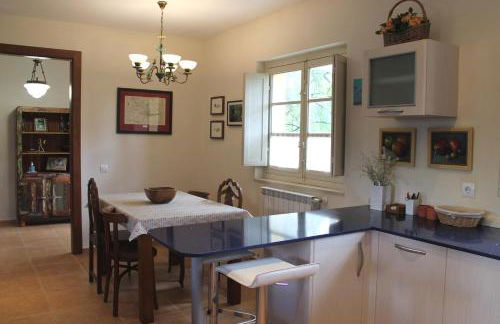 Casa de Aldea en el concejo de Nava, en el centro de Asturias - Foto 6