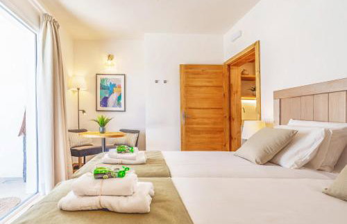 Boutique Beach Villa by Lanzarote Retreats - Private Pool - 1 min walk to Sea Pool - Photo 25