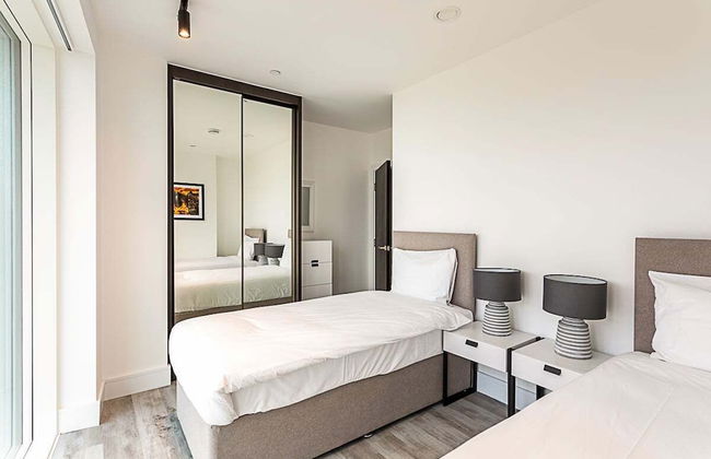 Icon Tower Flat III - Photo 7