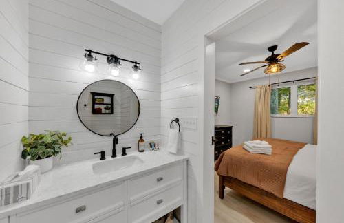 The White Lodge 4BDR Sleeps 8 with Fire Pit - Foto 44