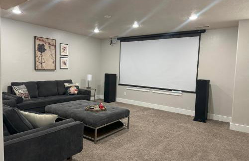 Spacious Family Retreat with Hot Tub & Home Theater - Foto 2