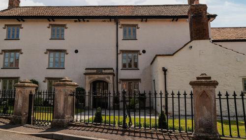 Bath House - Photo 2