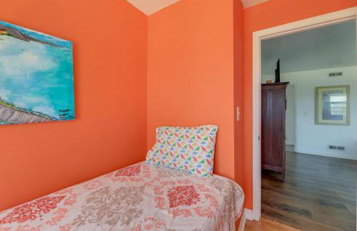 West of the Moon Ocean Apt with Beach Access! - Foto 12