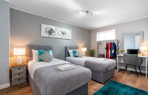 Large Apartment Near Stonehenge Amesbury Town Centre Smart TVs Netflix FREE PARKING - Foto 11