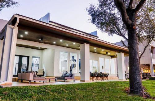 Lake Home: Relax and Unwind in Mission Hidden Gem - Photo 11