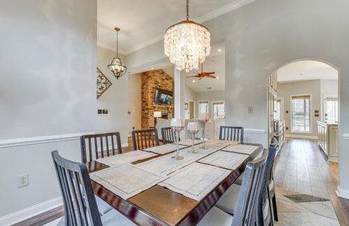 Lake Norman Retreat with Dock, Game Room and Hot Tub - Foto 11