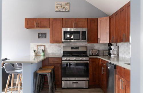 Walk to WP Gate and Free Parking - Foto 12