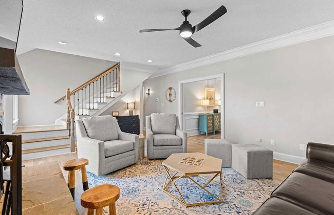 Winding Down by Avantstay Sleeps 20 + Dock, View - Photo 21