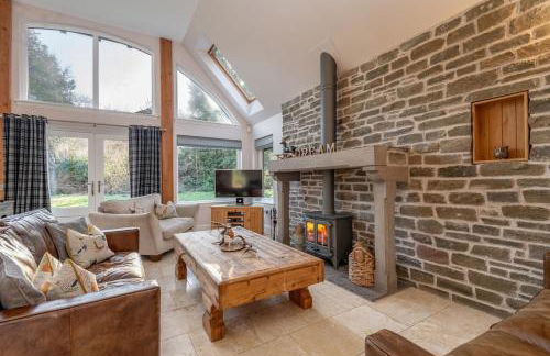 Scenic Oaklodge with wood burner - Photo 18