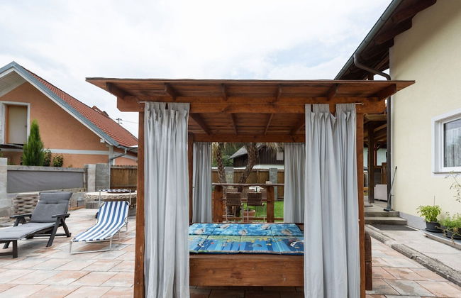 Modern Holiday Home in Pinsdorf With Garden - Photo 31