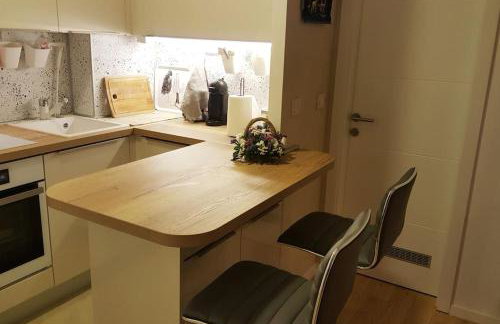 New elegant apartment with free parking and wifi - Foto 8