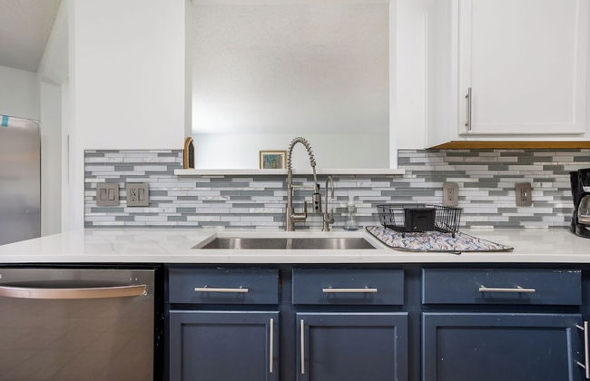 Spacious 4BR Home With Pool in Indianapolis - Foto 22