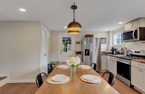 Charming Family Saratoga Home Walk to Track & Downtown - Photo 10