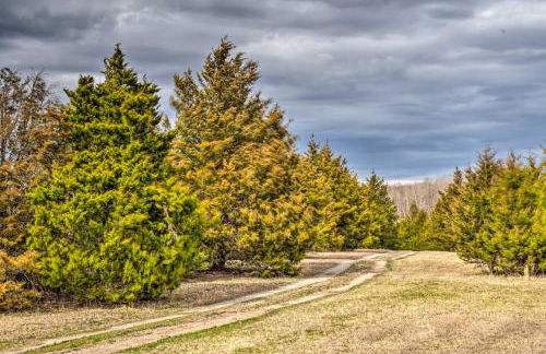 Tranquility Lake Getaway with Hot Tub on 27 Acres! - Foto 29