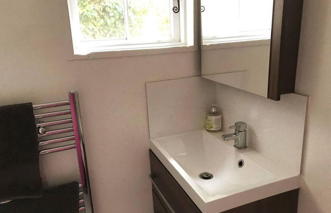 Beachfront Apartment With Woodburner & Courtyard - Photo 8